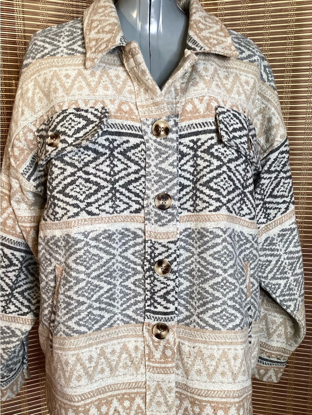 Mystree Buckle NWT Geo Print Shacket Taupe Grey Size M